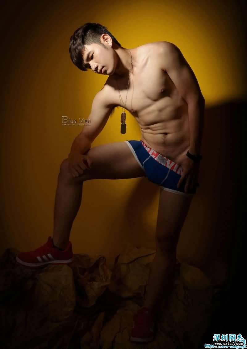 年轻的男孩男体充满着青春气息