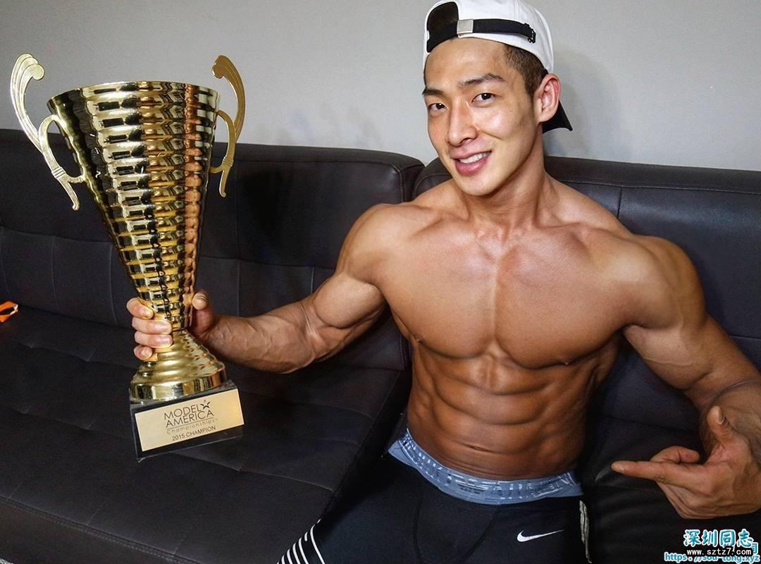 这颜值爆表啊，太帅了！健身大帅哥！