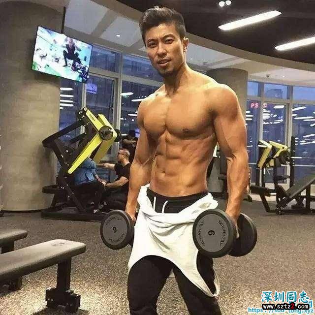 胸肌宏大,阳刚肌肉男模