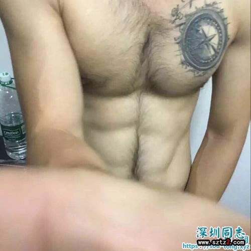 毛多腹肌性感小伙