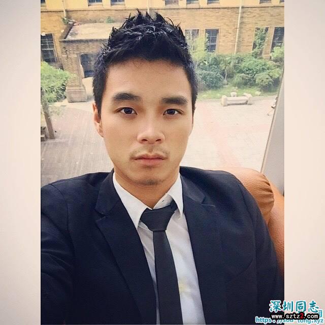 正装帅哥，非常有款有型哦