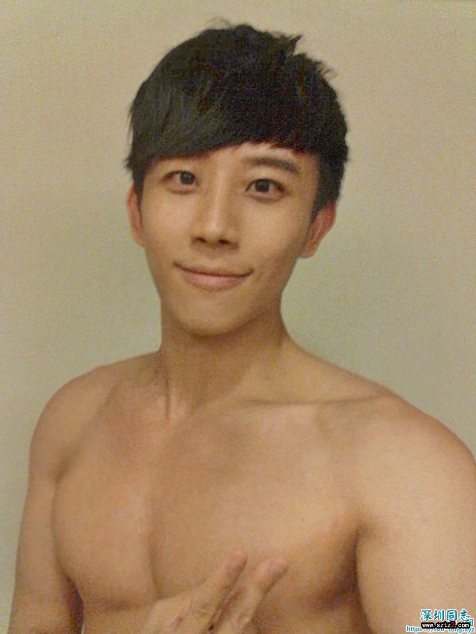 胸肌乳头诱惑，身材不错的优质萌帅