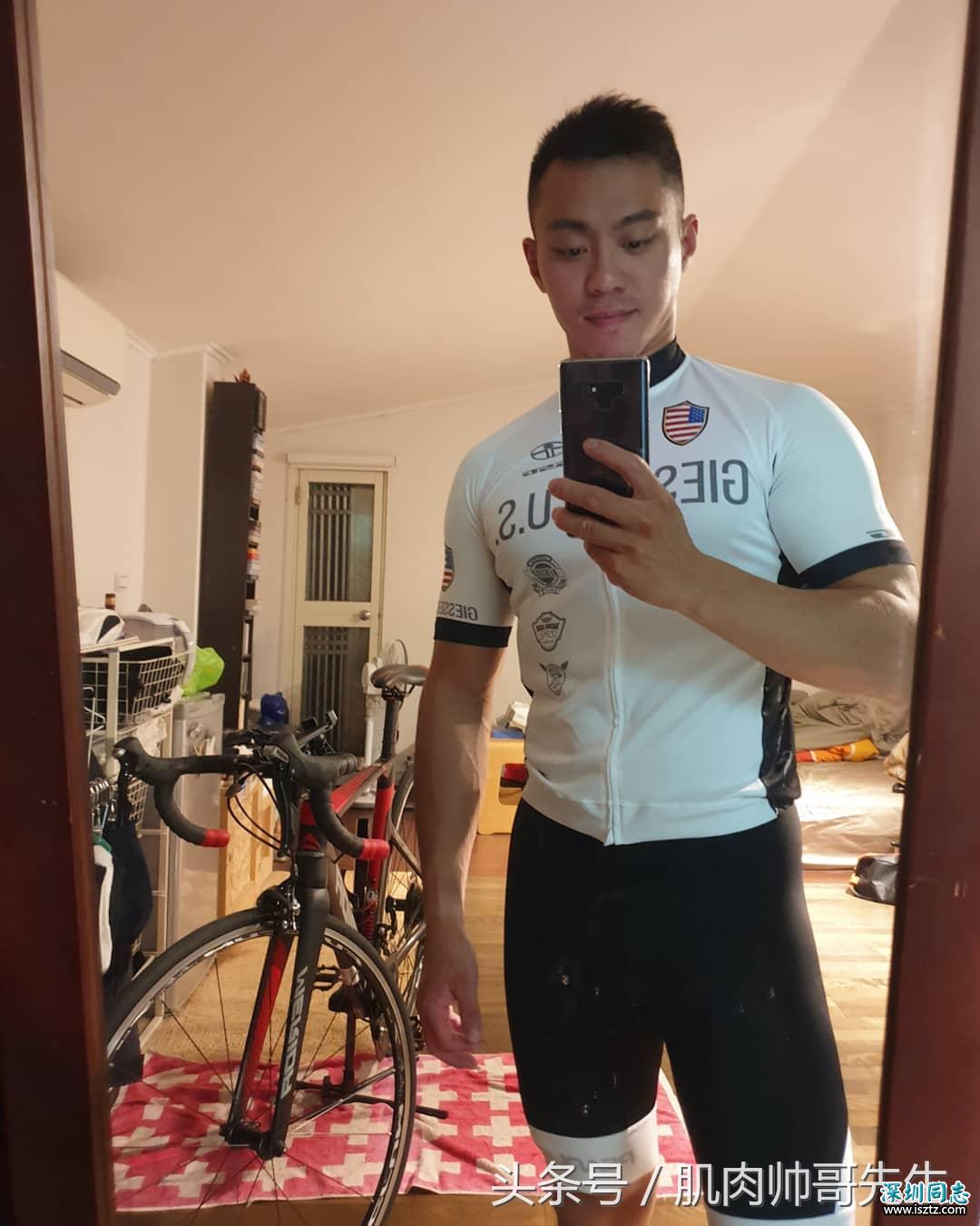 这么帅气有型的警察哥哥,爱健身所以肌肉健美