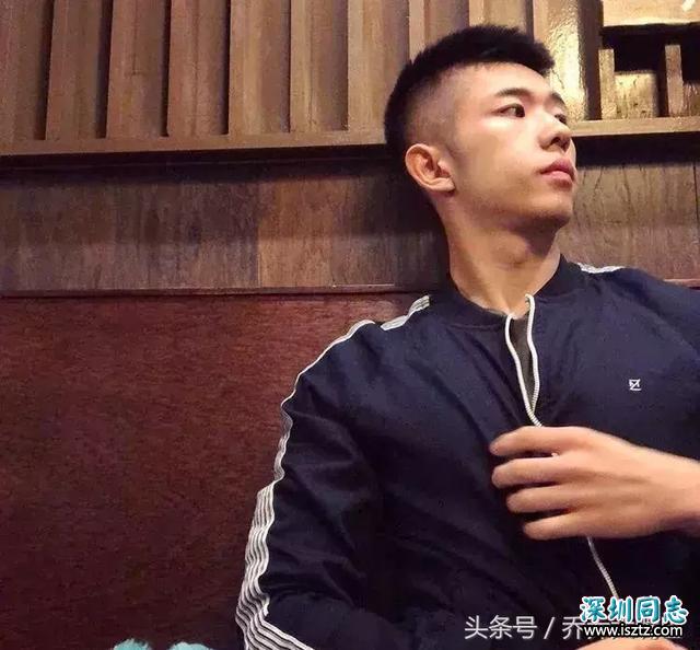 阳刚十足，攻气侧露的直男大帅哥，看着也蛮周正的