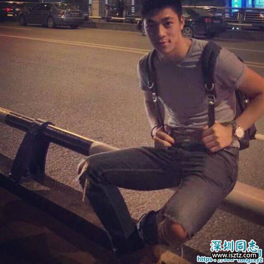 超高颜值的肌肉有型超级大帅哥