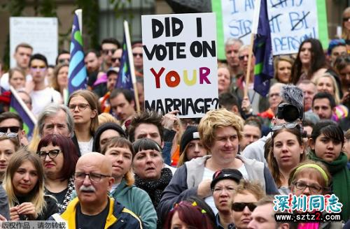 为同性婚姻公投呐喊 悉尼街头上演“内衣游行”