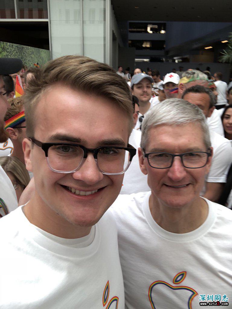 库克等苹果高管参加2018年旧金山同性恋大游行