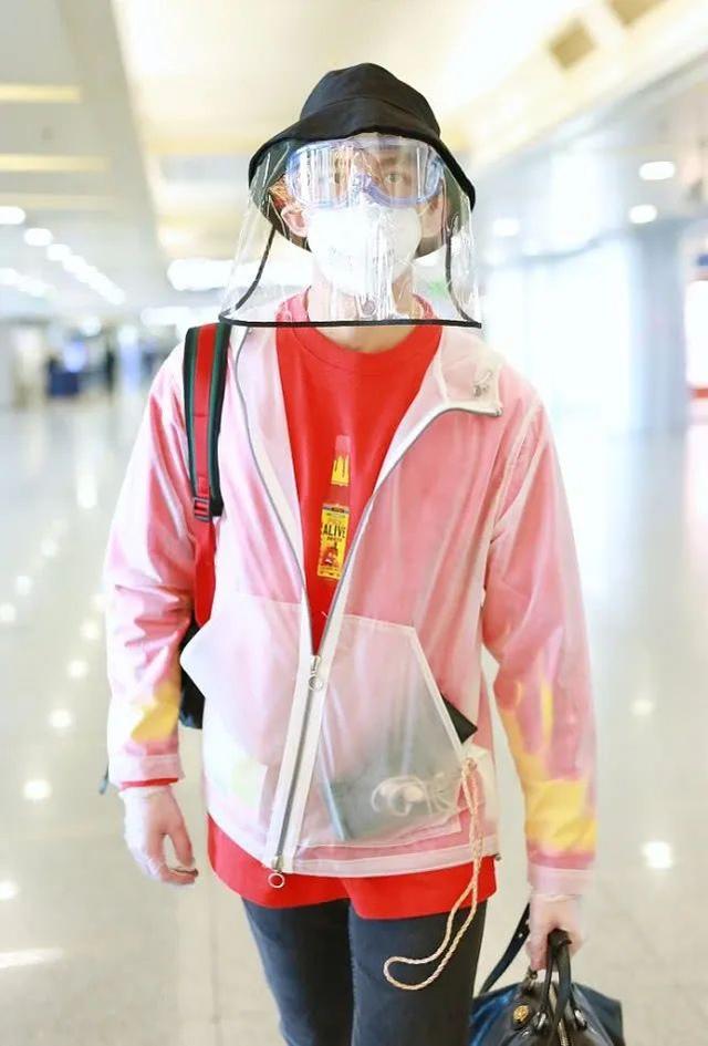 吴磊帅气复工造型，装备齐全，连防护面罩都用上了